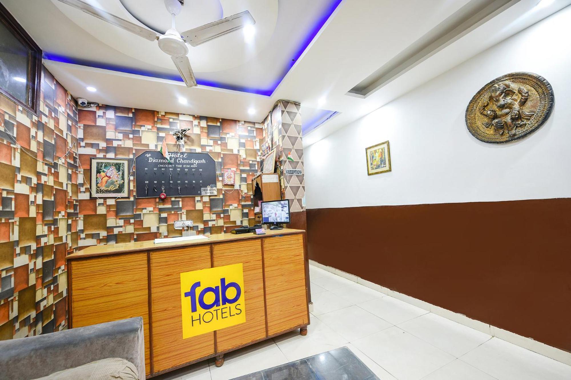 Fabexpress Diamond Sec 45 Otel Chandīgarh Dış mekan fotoğraf