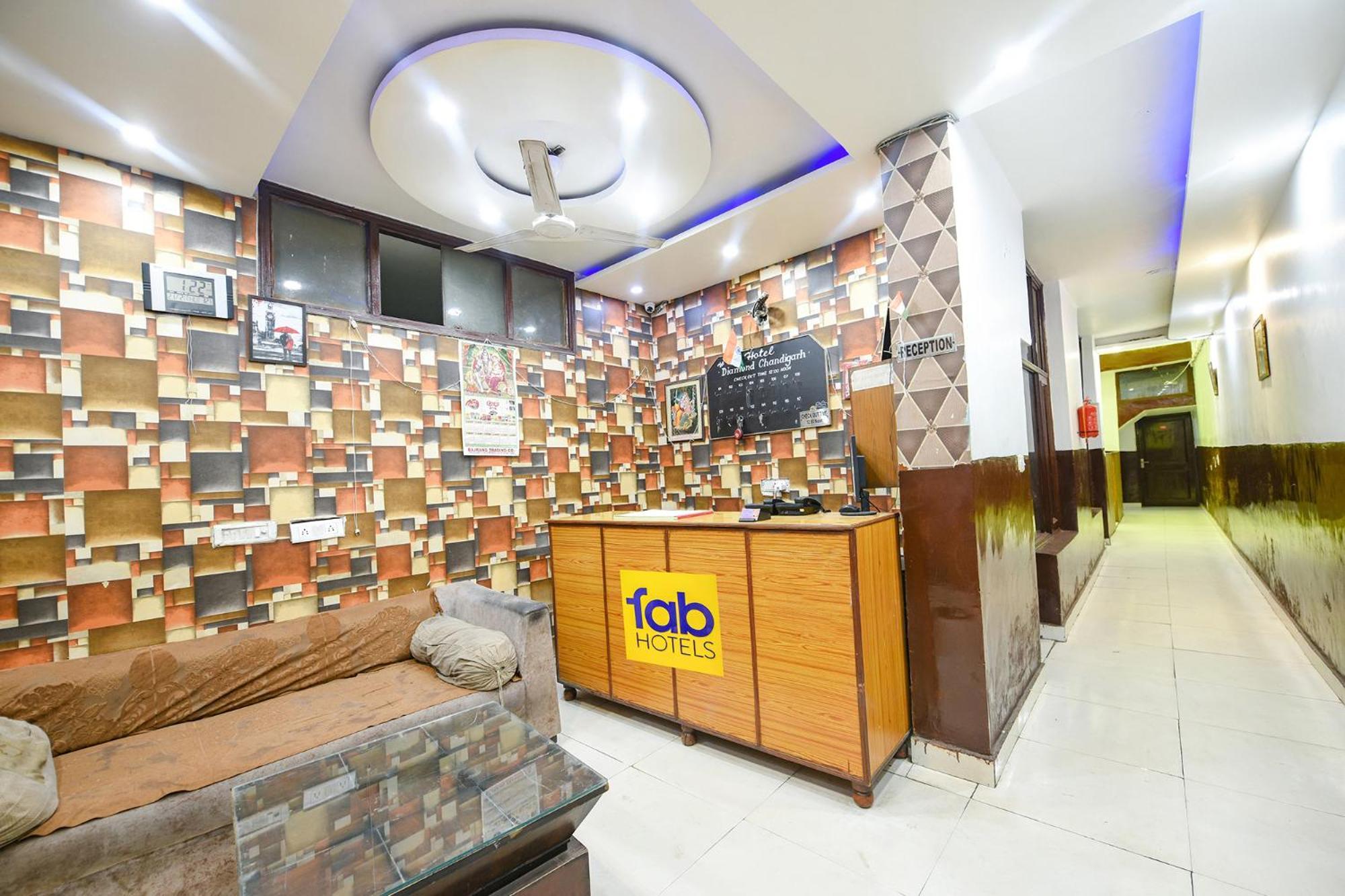 Fabexpress Diamond Sec 45 Otel Chandīgarh Dış mekan fotoğraf