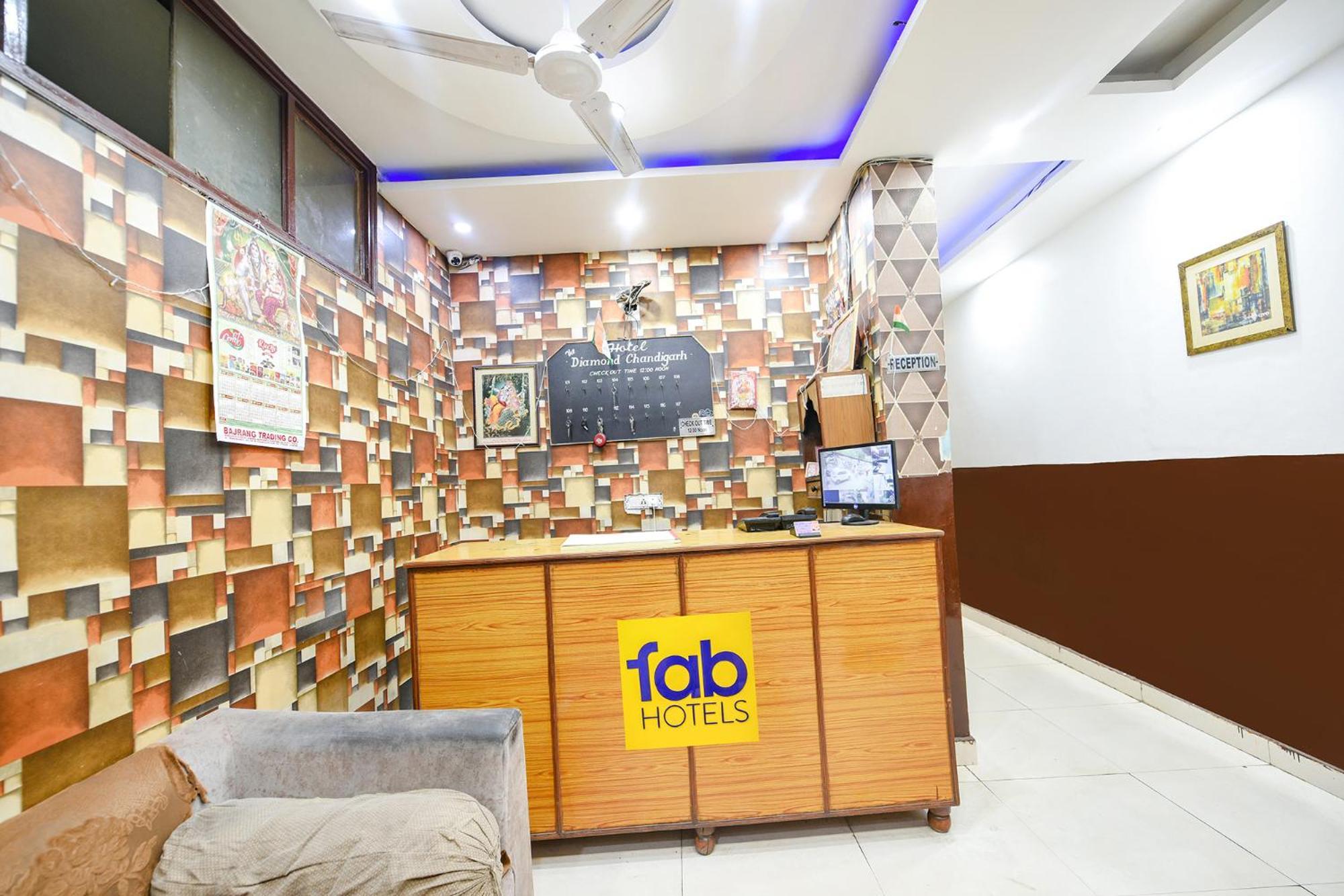 Fabexpress Diamond Sec 45 Otel Chandīgarh Dış mekan fotoğraf
